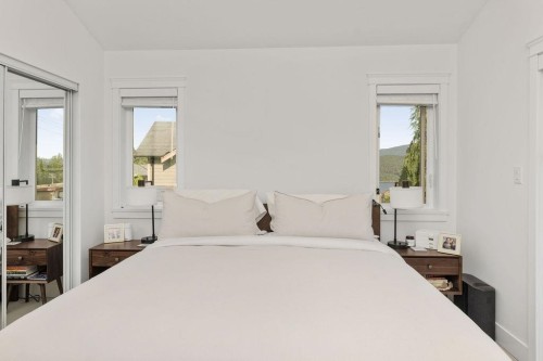 3-728 Gibsons Way, Gibsons, BC - Indoor Photo Showing Bedroom