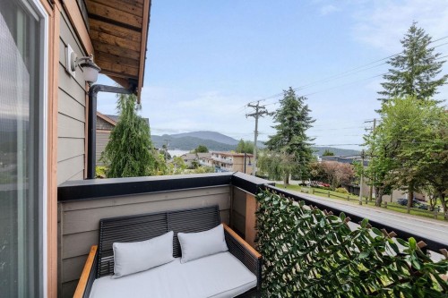 3-728 Gibsons Way, Gibsons, BC - Outdoor With Exterior