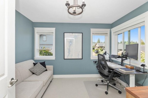 3-728 Gibsons Way, Gibsons, BC - Indoor Photo Showing Office