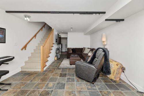 3-728 Gibsons Way, Gibsons, BC - Indoor