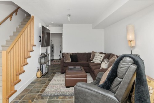 3-728 Gibsons Way, Gibsons, BC - Indoor Photo Showing Living Room