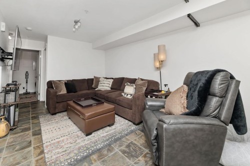3-728 Gibsons Way, Gibsons, BC - Indoor Photo Showing Living Room