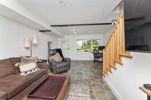 3-728 Gibsons Way, Gibsons, BC - Indoor Photo Showing Living Room