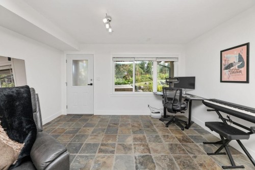 3-728 Gibsons Way, Gibsons, BC - Indoor