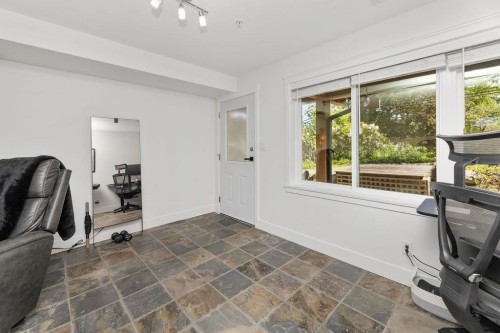 3-728 Gibsons Way, Gibsons, BC - Indoor Photo Showing Other Room