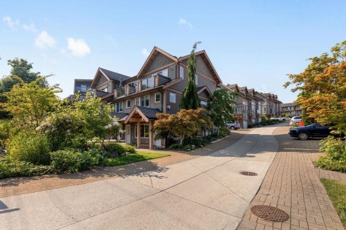3-728 Gibsons Way, Gibsons, BC - Outdoor With Facade