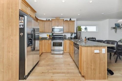 3-728 Gibsons Way, Gibsons, BC - Indoor Photo Showing Kitchen