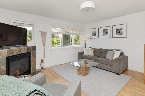 3-728 Gibsons Way, Gibsons, BC - Indoor Photo Showing Living Room With Fireplace