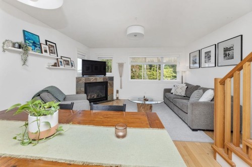 3-728 Gibsons Way, Gibsons, BC - Indoor Photo Showing Living Room With Fireplace