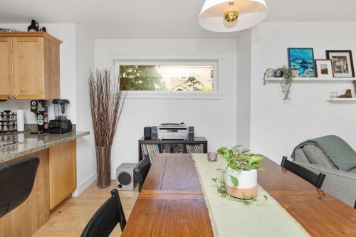 3-728 Gibsons Way, Gibsons, BC - Indoor Photo Showing Dining Room