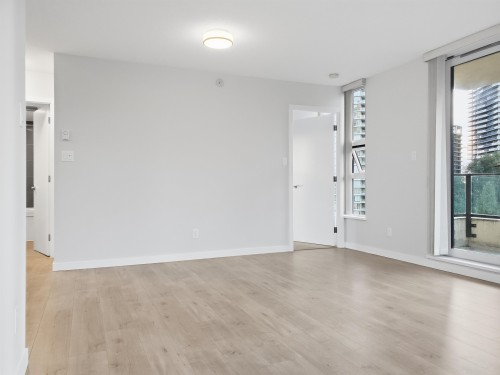 807-2200 Douglas Road, Burnaby, BC - Indoor Photo Showing Other Room