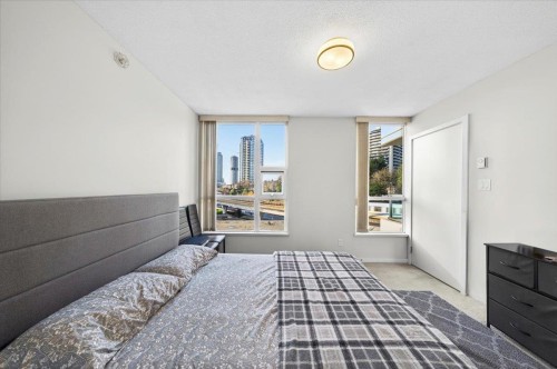 807-2200 Douglas Road, Burnaby, BC - Indoor Photo Showing Bedroom