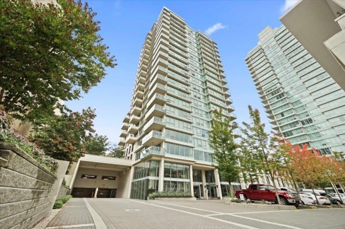807-2200 Douglas Road, Burnaby, BC - Outdoor With Facade