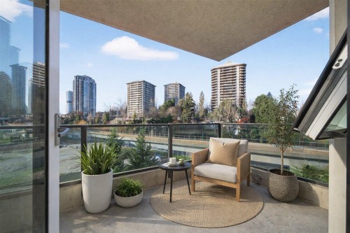 807-2200 Douglas Road, Burnaby, BC - Outdoor With Exterior