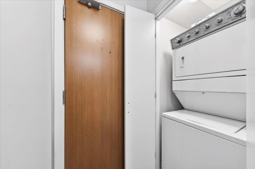 807-2200 Douglas Road, Burnaby, BC - Indoor Photo Showing Laundry Room
