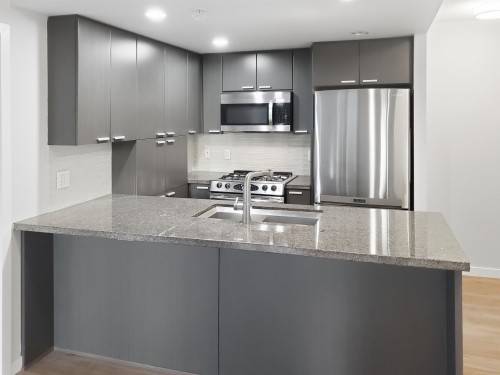 807-2200 Douglas Road, Burnaby, BC - Indoor Photo Showing Kitchen With Upgraded Kitchen