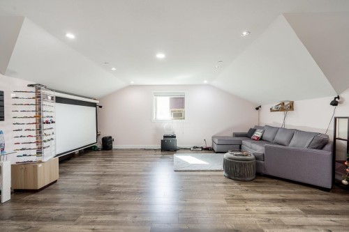 21528 Donovan Avenue, Maple Ridge, BC - Indoor