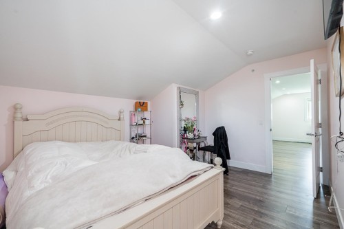 21528 Donovan Avenue, Maple Ridge, BC - Indoor Photo Showing Bedroom