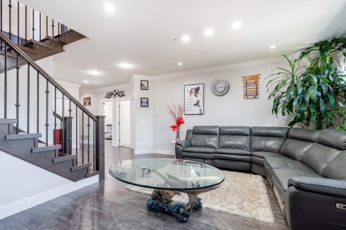 21528 Donovan Avenue, Maple Ridge, BC - Indoor Photo Showing Living Room