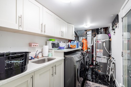 21528 Donovan Avenue, Maple Ridge, BC - Indoor Photo Showing Laundry Room