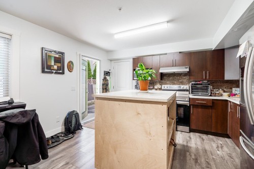 21528 Donovan Avenue, Maple Ridge, BC - Indoor Photo Showing Kitchen
