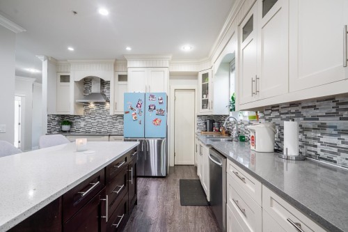 21528 Donovan Avenue, Maple Ridge, BC - Indoor Photo Showing Kitchen With Upgraded Kitchen