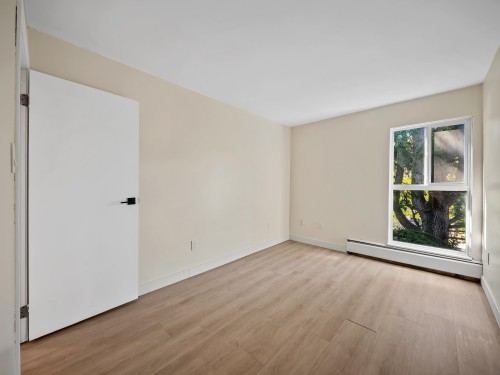 402-2211 2Nd Avenue W, Vancouver, BC - Indoor Photo Showing Other Room