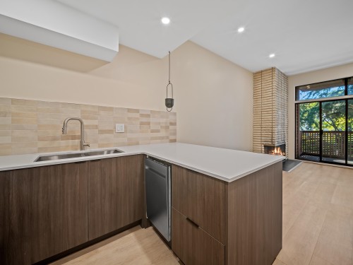 402-2211 2Nd Avenue W, Vancouver, BC - Indoor Photo Showing Kitchen With Double Sink