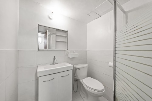 1125 Cecile Drive, Port Moody, BC - Indoor Photo Showing Bathroom