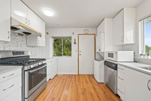 1125 Cecile Drive, Port Moody, BC - Indoor Photo Showing Kitchen