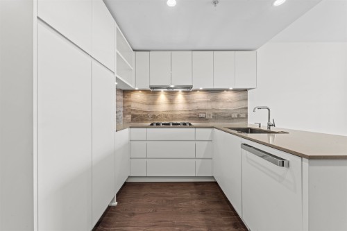 1301-450 Westview Street, Coquitlam, BC - Indoor Photo Showing Kitchen