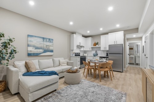 3410 Korba Avenue, Coquitlam, BC - Indoor Photo Showing Living Room