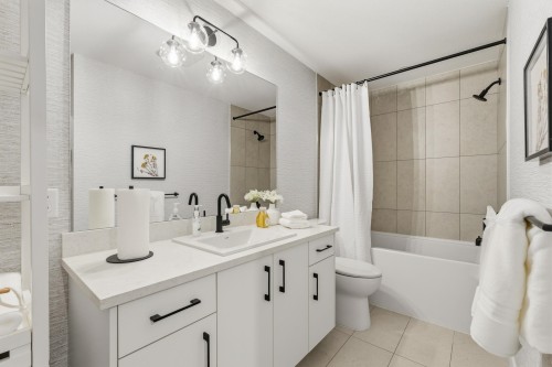 3410 Korba Avenue, Coquitlam, BC - Indoor Photo Showing Bathroom