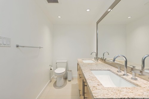 204-2832 Capilano Road, North Vancouver, BC - Indoor Photo Showing Bathroom