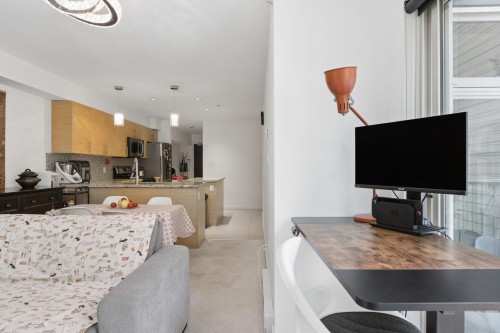 204-2832 Capilano Road, North Vancouver, BC - Indoor