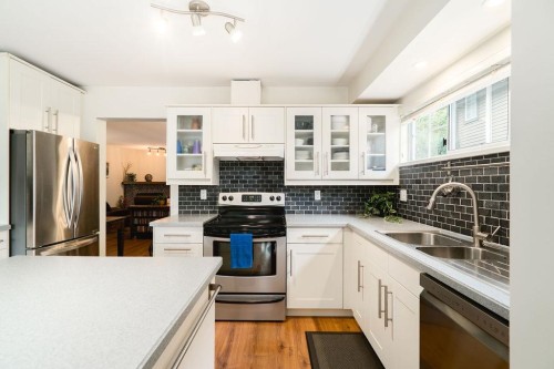 22-795 Noons Creek Drive, Port Moody, BC - Indoor Photo Showing Kitchen With Double Sink With Upgraded Kitchen