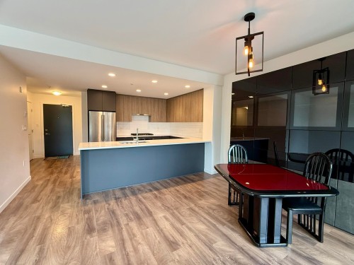 312-621 Regan Avenue, Coquitlam, BC - Indoor Photo Showing Kitchen