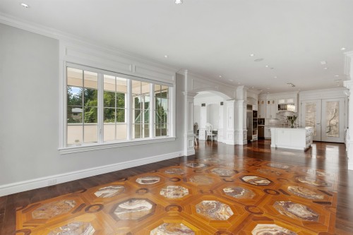 735 St. Andrews Road, West Vancouver, BC - Indoor Photo Showing Living Room