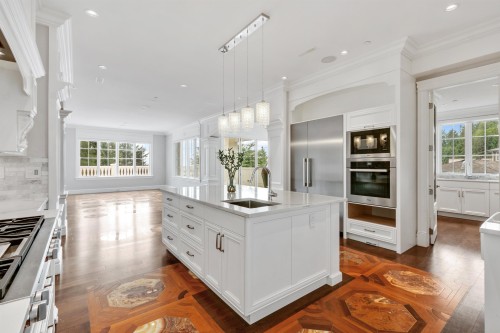 735 St. Andrews Road, West Vancouver, BC - Indoor Photo Showing Kitchen With Upgraded Kitchen