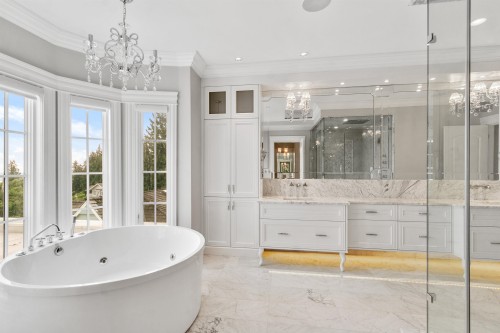 735 St. Andrews Road, West Vancouver, BC - Indoor Photo Showing Bathroom