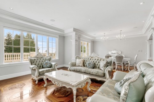 735 St. Andrews Road, West Vancouver, BC - Indoor Photo Showing Living Room