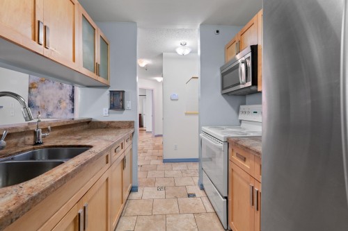 106-1147 Nelson Street, Vancouver, BC - Indoor Photo Showing Kitchen With Double Sink