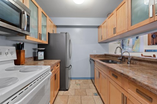 106-1147 Nelson Street, Vancouver, BC - Indoor Photo Showing Kitchen With Double Sink