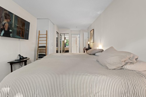 106-1147 Nelson Street, Vancouver, BC - Indoor Photo Showing Bedroom