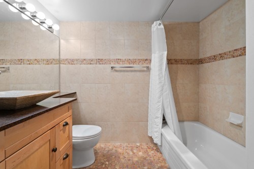 106-1147 Nelson Street, Vancouver, BC - Indoor Photo Showing Bathroom