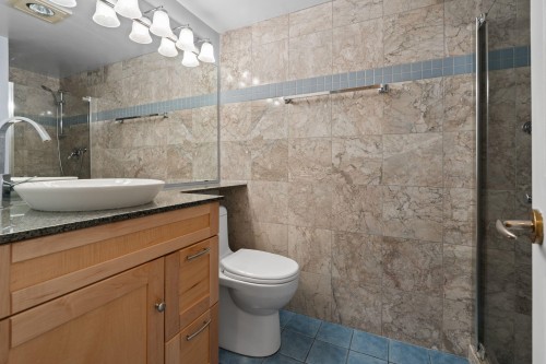 106-1147 Nelson Street, Vancouver, BC - Indoor Photo Showing Bathroom