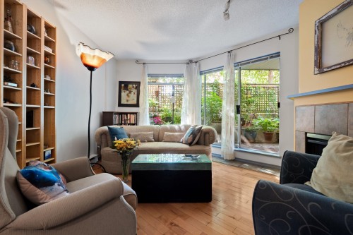 106-1147 Nelson Street, Vancouver, BC - Indoor Photo Showing Living Room