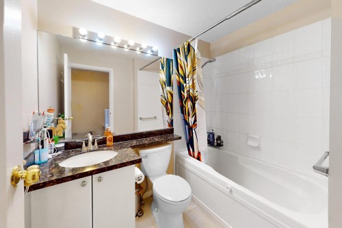 19-7100 Lynnwood Drive, Richmond, BC - Indoor Photo Showing Bathroom