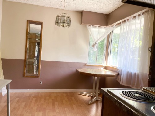 697 Fairview Street, Coquitlam, BC - Indoor Photo Showing Kitchen