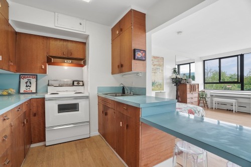 302-710 Chilco Street, Vancouver, BC - Indoor Photo Showing Kitchen